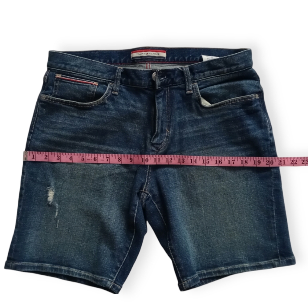TOMMY HILFIGER MEN'S BLUE DENIM MEDIUM WASH DISTRESSED JEANS SHORTS. SIZE 32 - Picture 7 of 15
